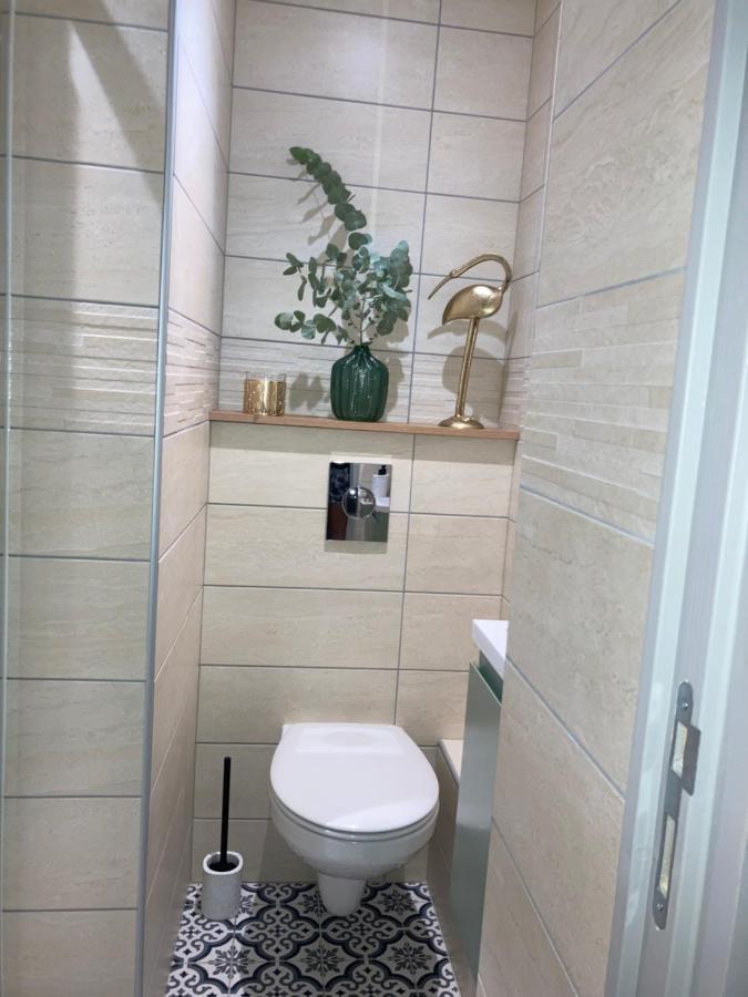 Les Petits Boudoirs Bernascon Apartment อิกซ์เลส์แบ็งส์ ภายนอก รูปภาพ